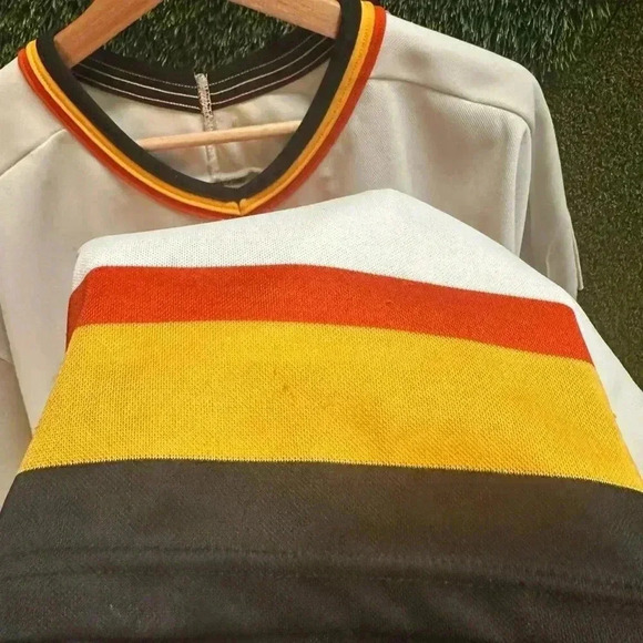 Vintage NHL 1989-90 Vancouver Canucks 20th Anniversary Trevor Linden Jersey - Picture 8 of 12